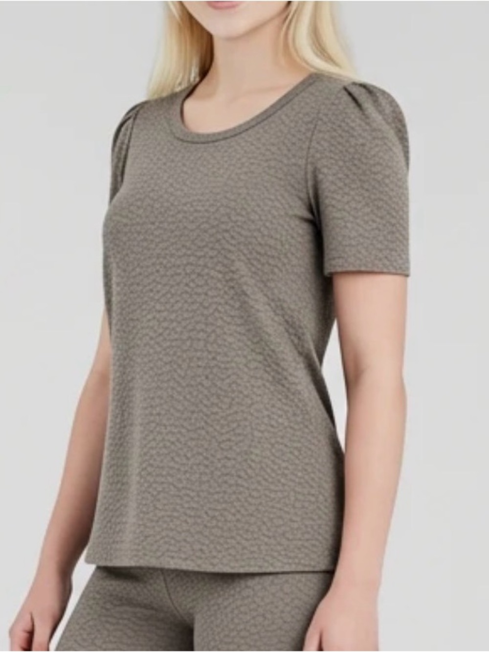 Rose & Olive Chevron Textured Puff Sleeve Top in Sage Green Size Medium